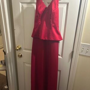 82)  red David’s bridal V cut halter neck formal dress size 4